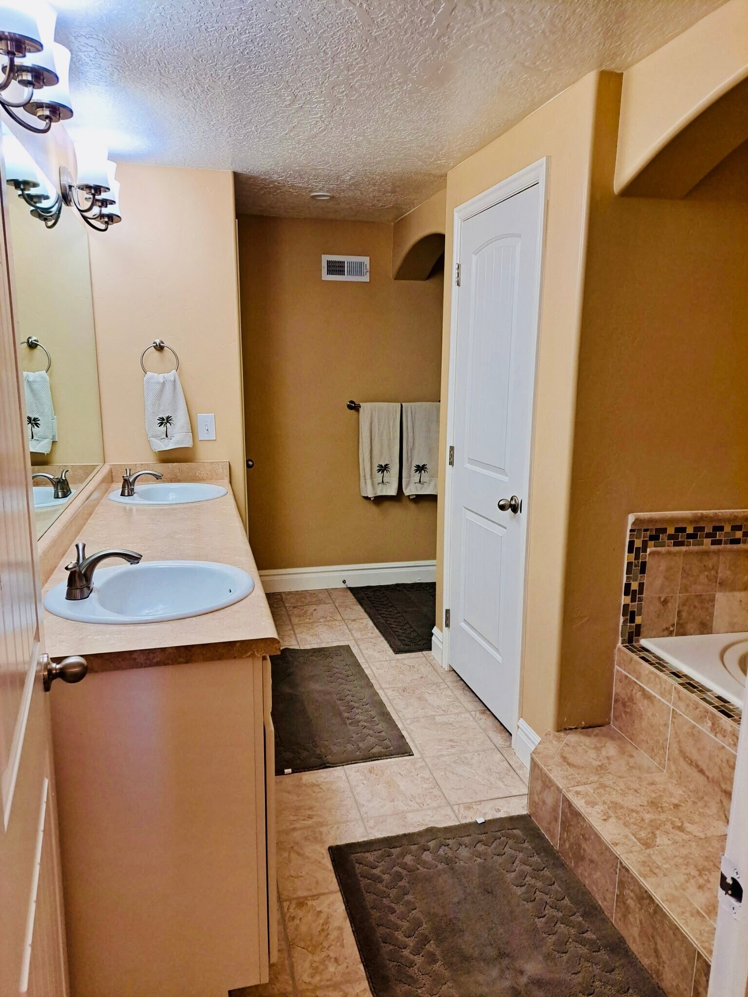 Building Photo - 334 W Shadow Ridge Dr