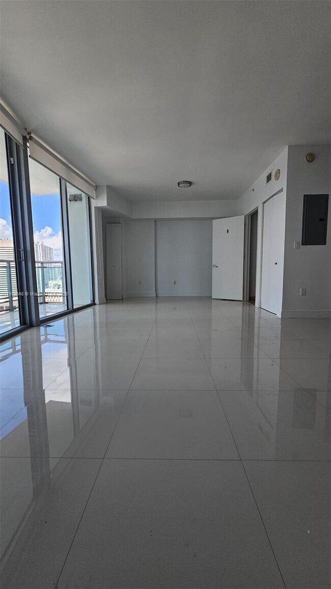 Building Photo - 350 S Miami Ave