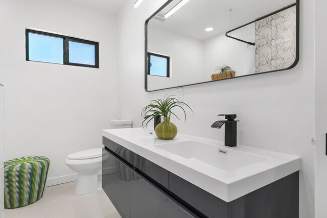 Building Photo - 3940 Cll San Antonio