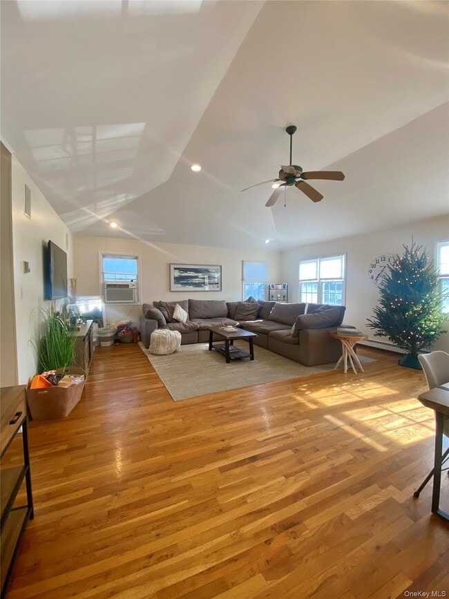 Building Photo - 641 E Olive St