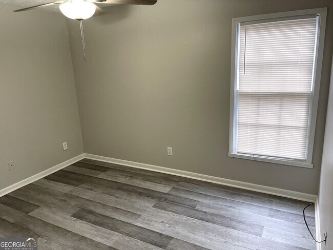 Building Photo - 859 Park Pl NE