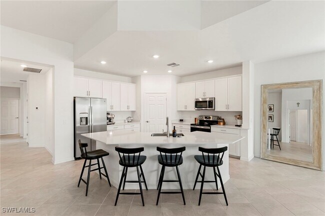Building Photo - 12050 Santaluz Dr