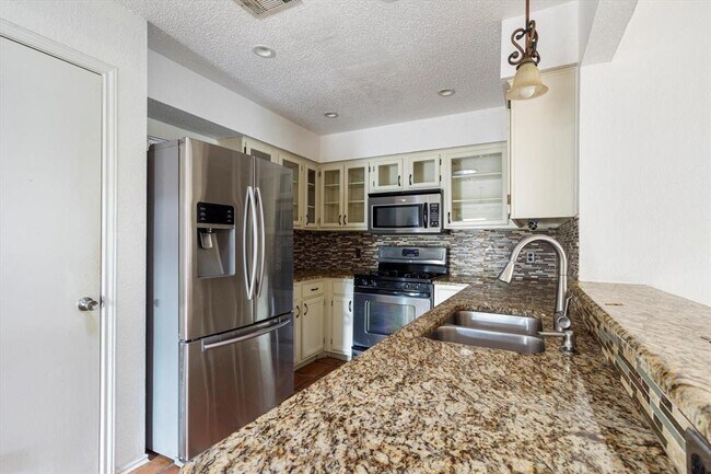 Building Photo - 8102 Treehouse Ln