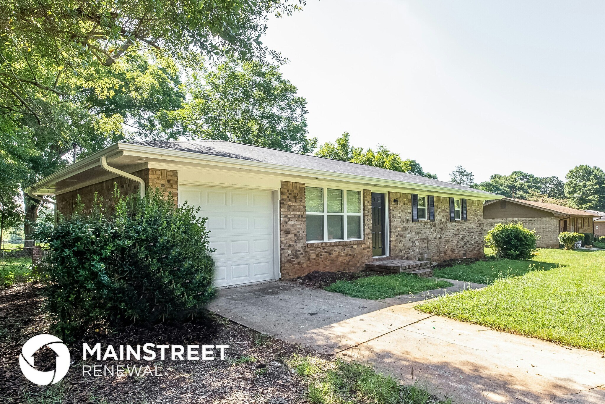 Building Photo - 204 Oxford Way