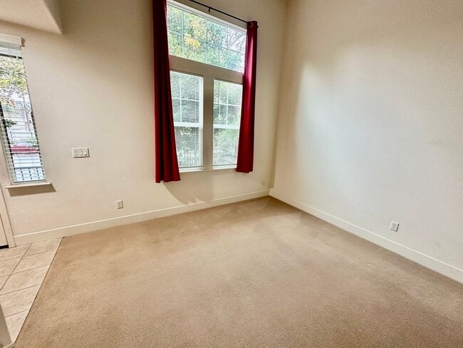 Building Photo - Welcome to modern luxury living in the heart of Midtown Sacramento!