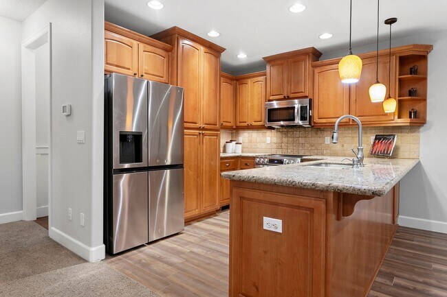 Building Photo - Beautiful 4-bdr/2.5 bath Beaverton home w/ fireplace near nature area, Intel, Nike, and more