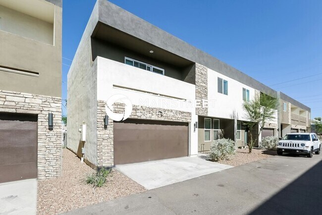 Building Photo - 3 Bedroom Pet-Friendly Home in Phoenix, AZ...