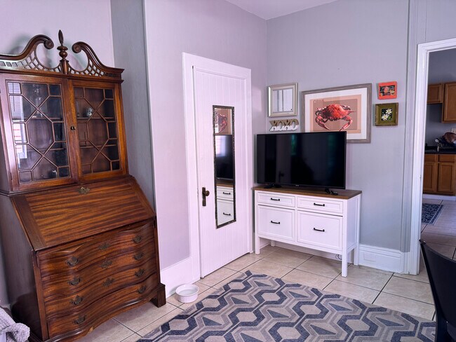 Building Photo - 309 S Alexander St