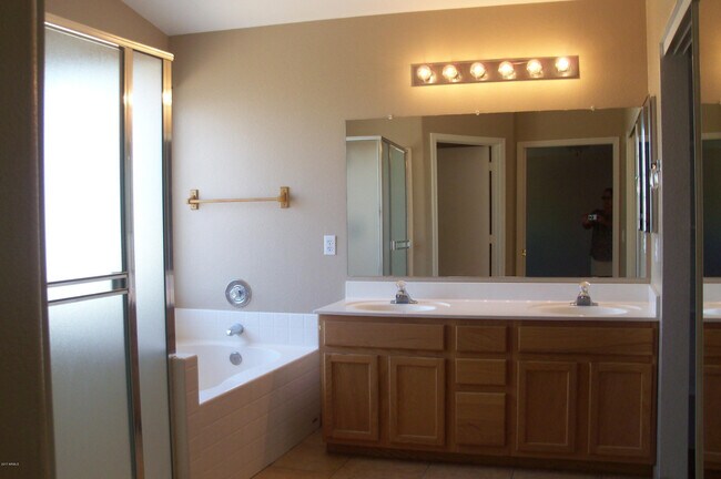 Building Photo - 5456 W Kristal Way