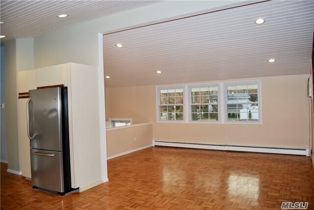 Building Photo - 8 Horseshoe Ln