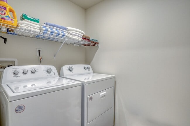 Building Photo - 124 Currant Cir