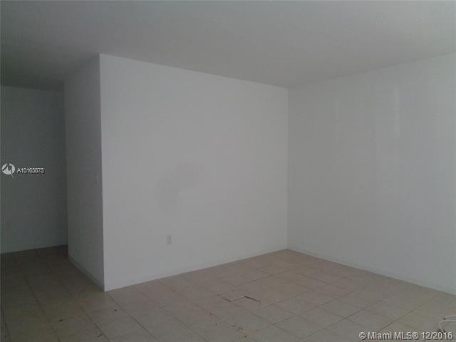 Building Photo - 1451 NE 170th St