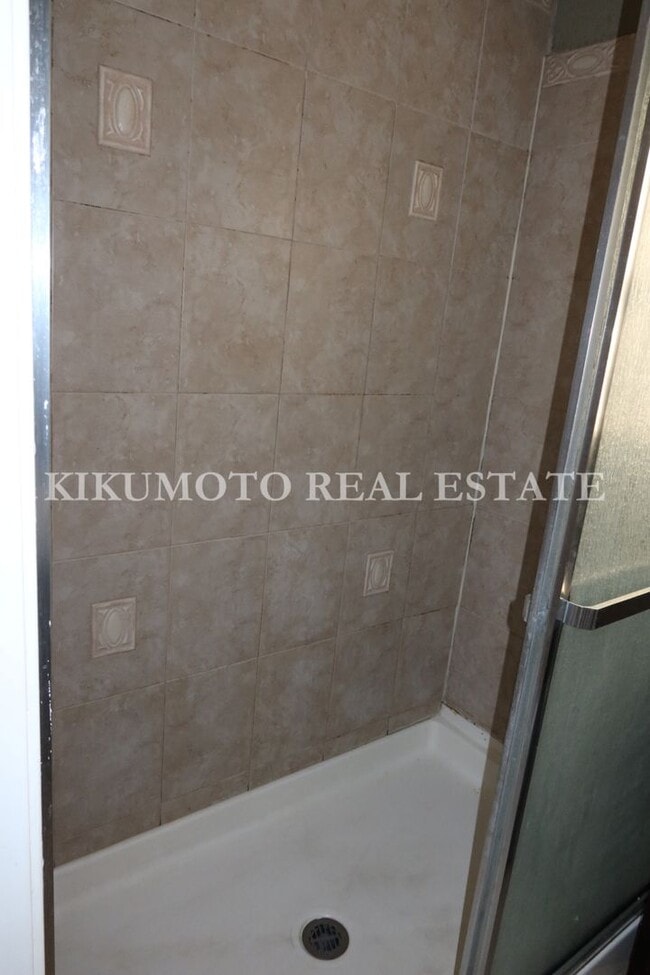 Building Photo - East Sacramento - 2 bedroom, 1 bath, 1 car garage