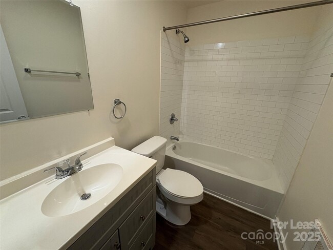 Building Photo - 2827 Morson St