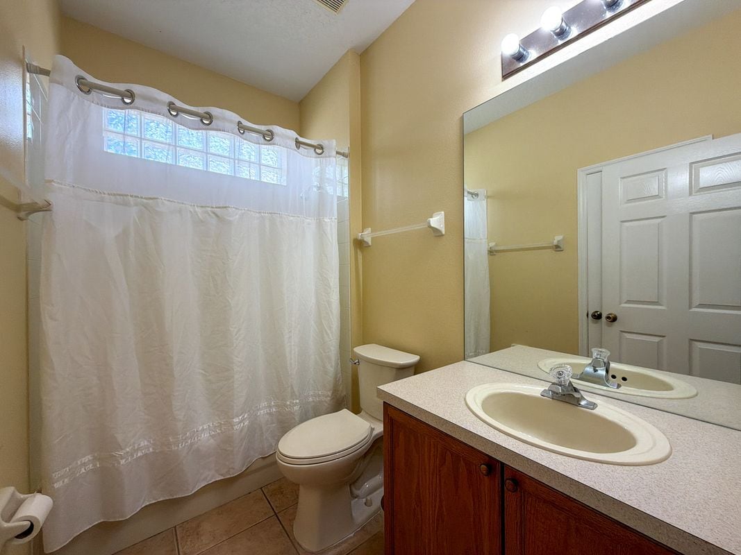 Building Photo - 8127 Fan Palm Way