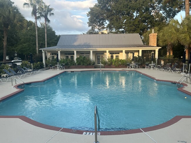 Primary Photo - Retreat at Riverland