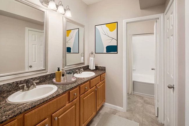 Building Photo - Live Easy. Live Stylish. Live Midtown!