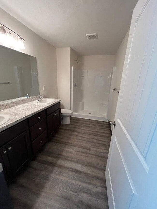 Building Photo - 147 Southpark Dr