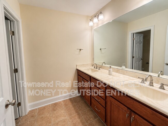 Building Photo - 342 Devane St