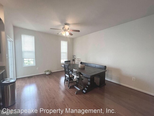 Building Photo - 3 br, 3.5 bath House - 1009 Red Clover Road