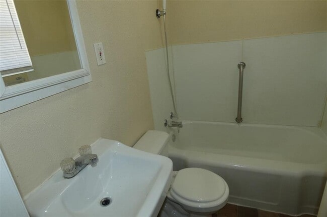 Building Photo - Duplex