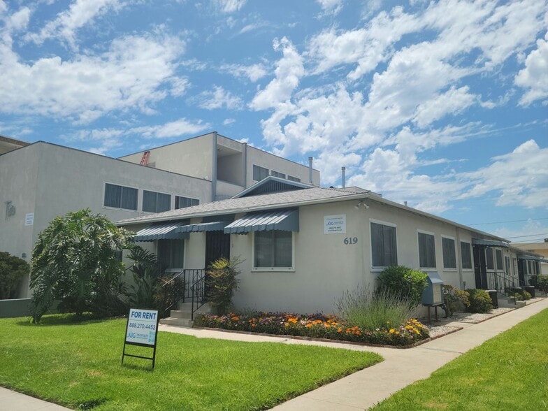 Primary Photo - 619 S Grevillea Ave