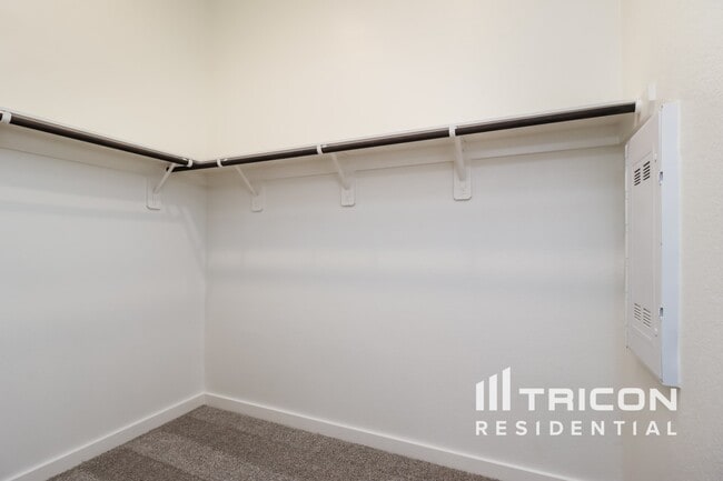 Building Photo - 9835 Willow Creek Commerce Dr
