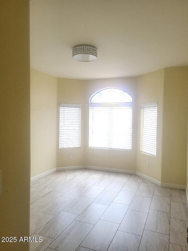 Building Photo - 2108 E Rosemonte Dr