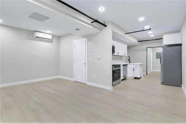 Building Photo - 72 Kendrick Ave