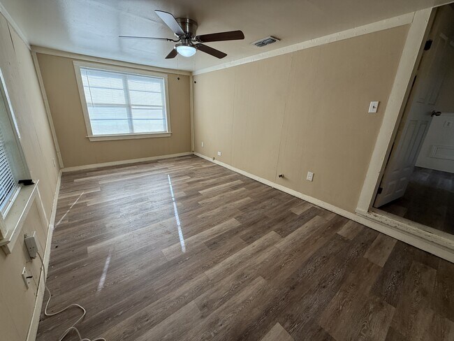 Building Photo - 2425 Bolivar St