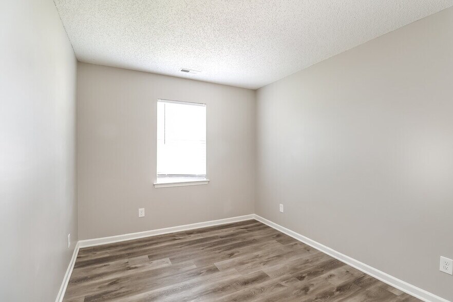 Building Photo - 137 Lantana Dr
