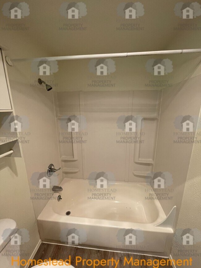 Building Photo - Homestead loves their tenants! 1/2 one months rent!