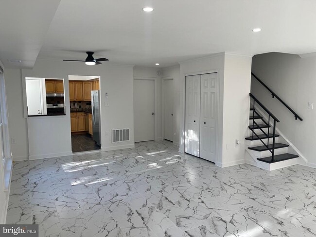 Primary Photo - 1949 Kennedy Dr