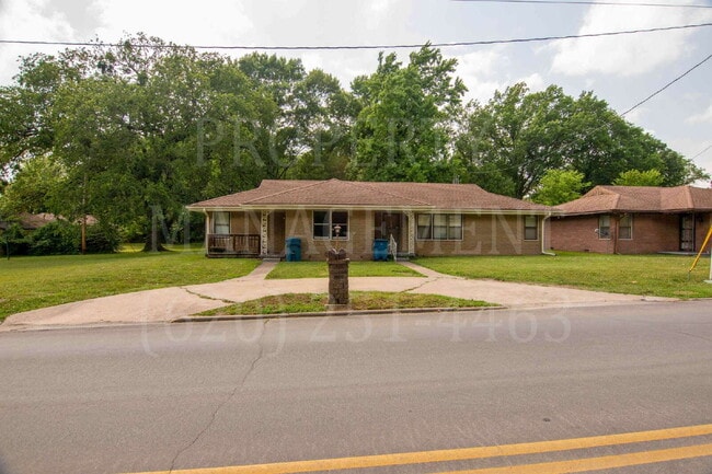 Building Photo - Charming 2-Bedroom Duplex