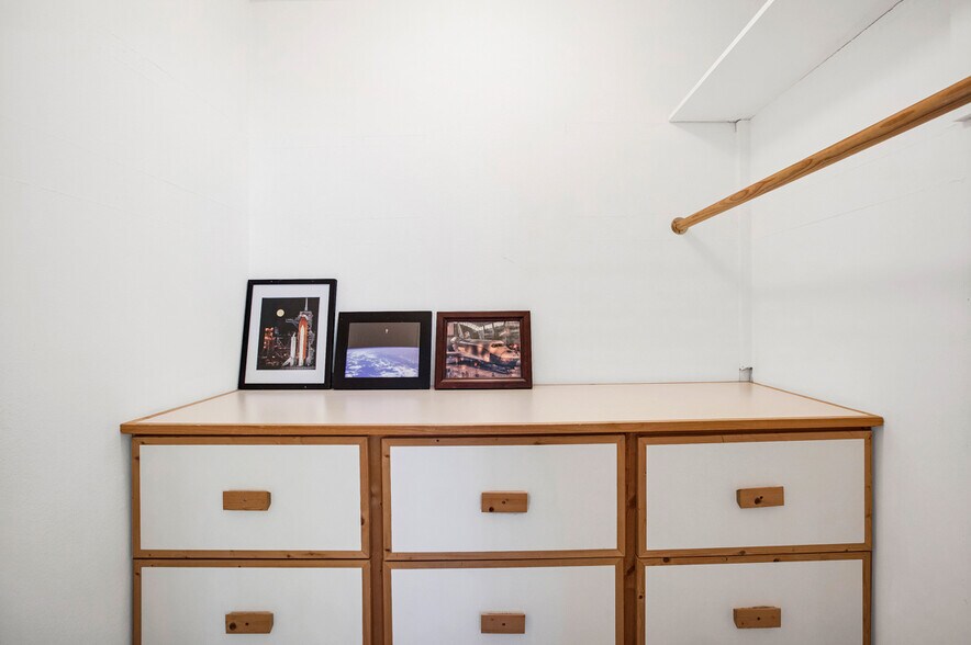 Building Photo - 1140 E Ocean Blvd