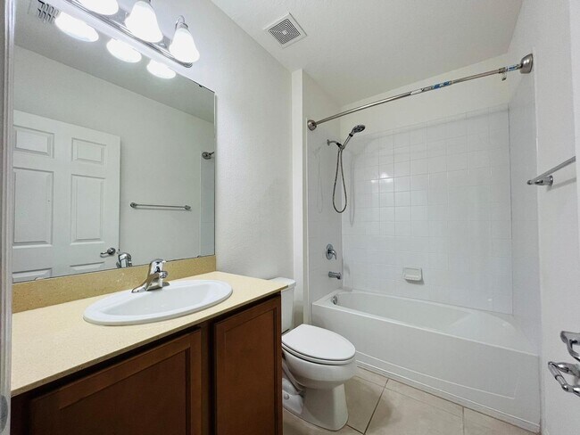 Building Photo - Luxury 5 Bedrooms 3 Bathrooms Single Family House For Rent