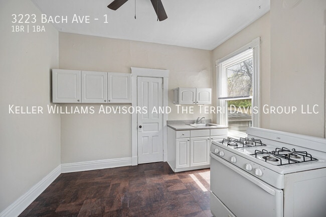 Building Photo - 3223 Bach Ave