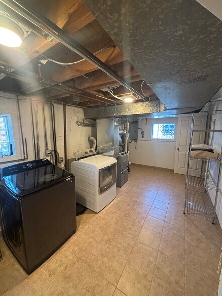 Laundry Room - 4605 Prairie Ave