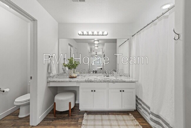 Building Photo - 1812 W Parkview Dr