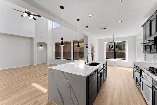 Building Photo - 8422 Misty Mountain Trail Ln