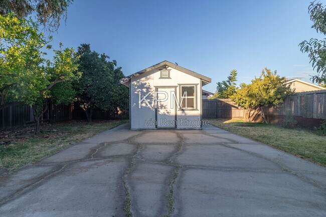 Building Photo - 608 S Golden Gate Ave