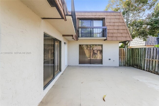 Building Photo - 4011 Palm Bay Cir