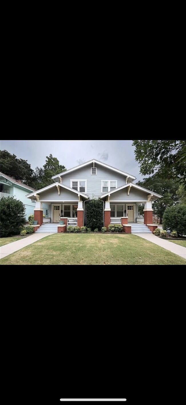 Building Photo - Mesta Park Duplex