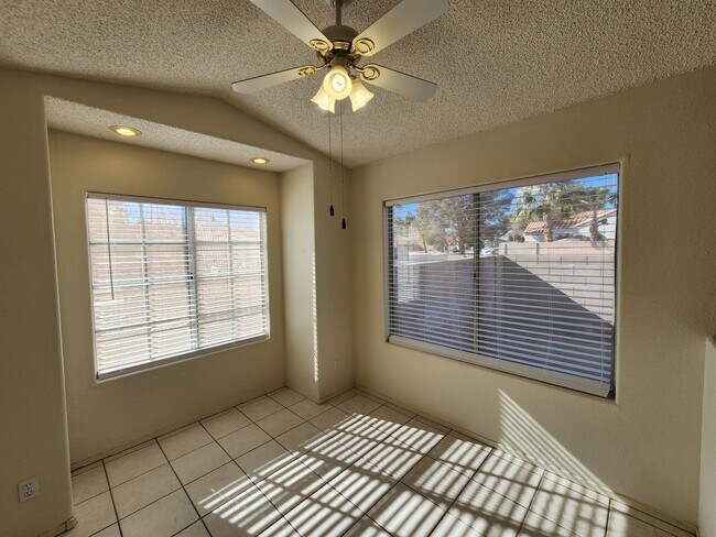 Building Photo - 1720 Navarre Ln