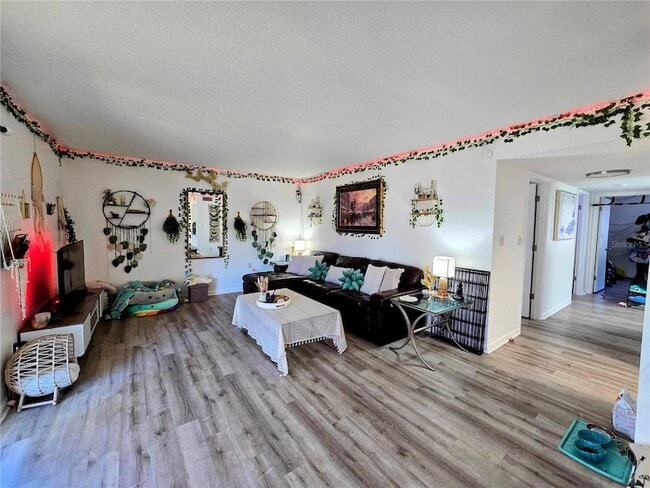 Building Photo - 633 Silver Pass