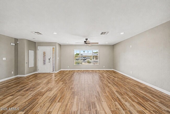 Building Photo - 1340 E Donner Dr