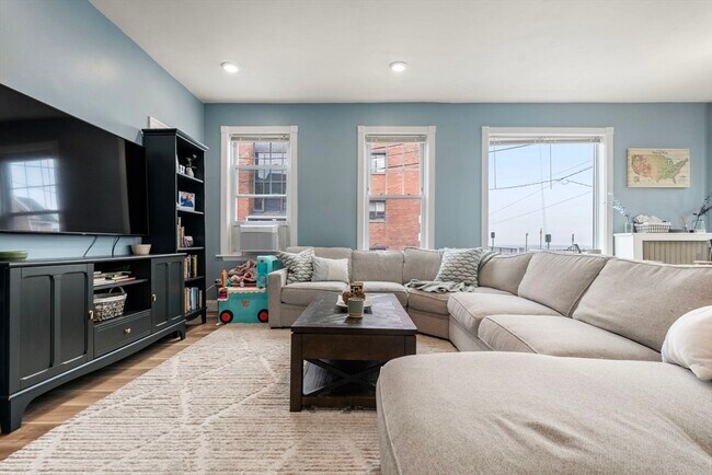 Building Photo - 46 Hawthorn Ave