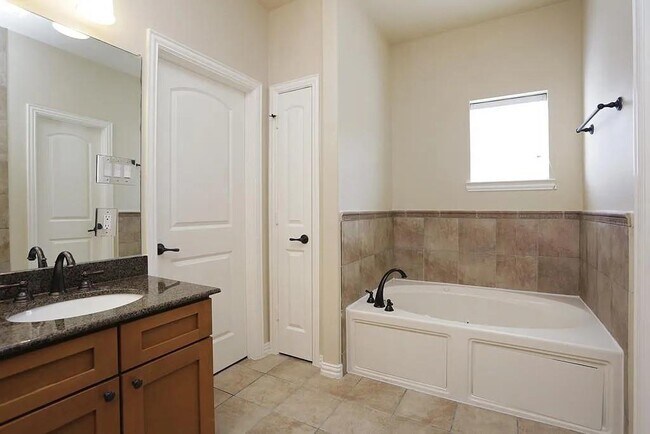 Building Photo - 5615 Winsome Ln