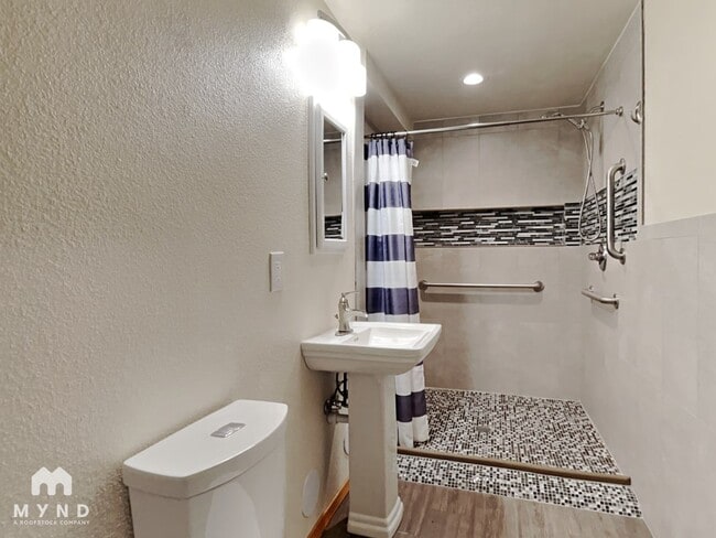 Building Photo - 6065 Fescue Dr