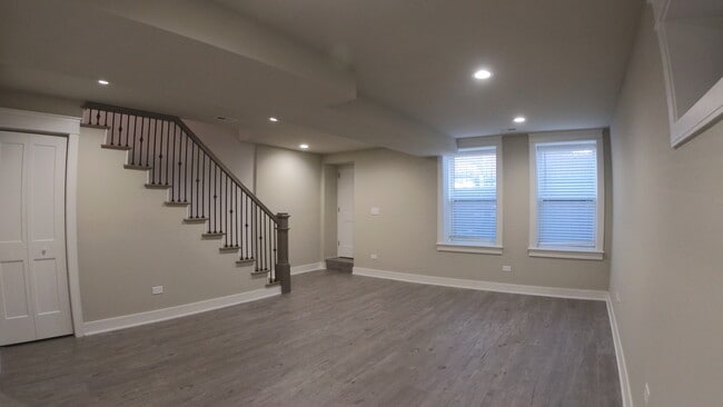 Building Photo - 1215 W Erie St